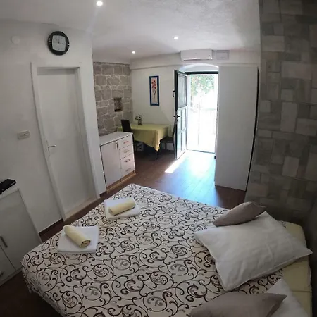 Apartment Nera Stone Split